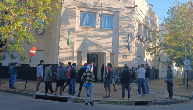 Escándalo en Berisso: Cagliardi amenazó a trabajadores en la puerta del municipio y quedó filmado | VIDEO