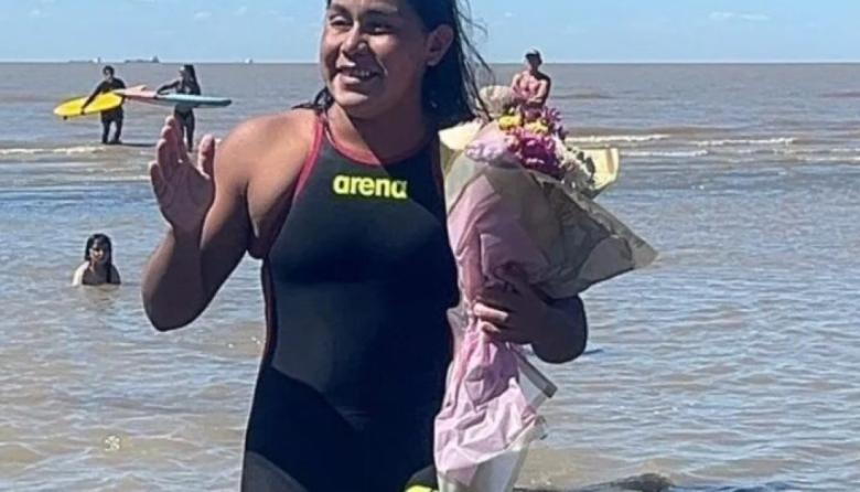 Otro cruce a nado sobre el Río de La Plata: una nadadora estableció un nuevo récord histórico