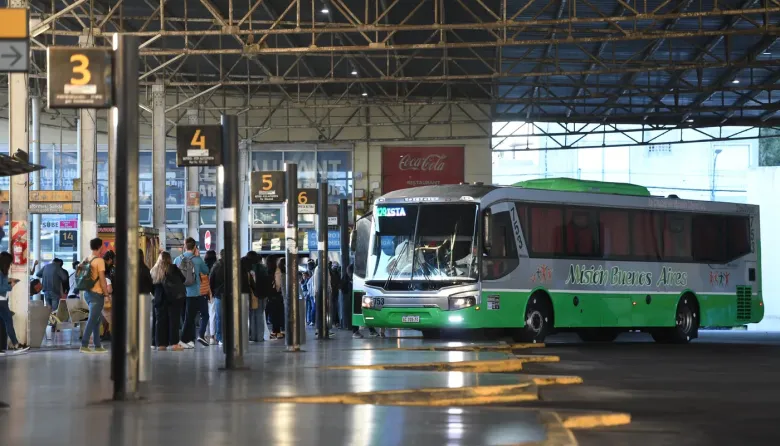 Recorte de servicios: las empresas de micros reducen la frecuencia por el aumento del gasoil