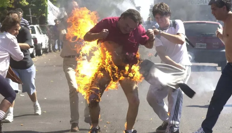 Se cumplieron 25 años del día que el senador De Arma murió prendido fuego frente a la Gobernación culpa de Othacehé y Ruckauf