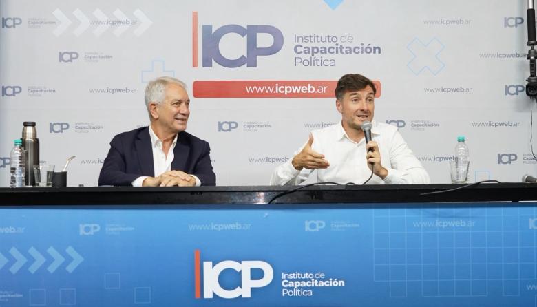 Con Alak y Ghi, comenzó en La Plata un ciclo de conferencias sobre gobiernos y territorios