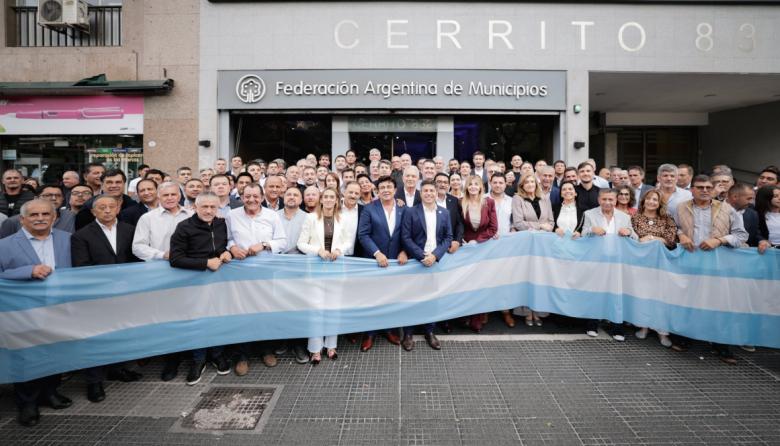 Intendentes de todo el país marcharon a Economía por el estado de las rutas y los fondos retenidos