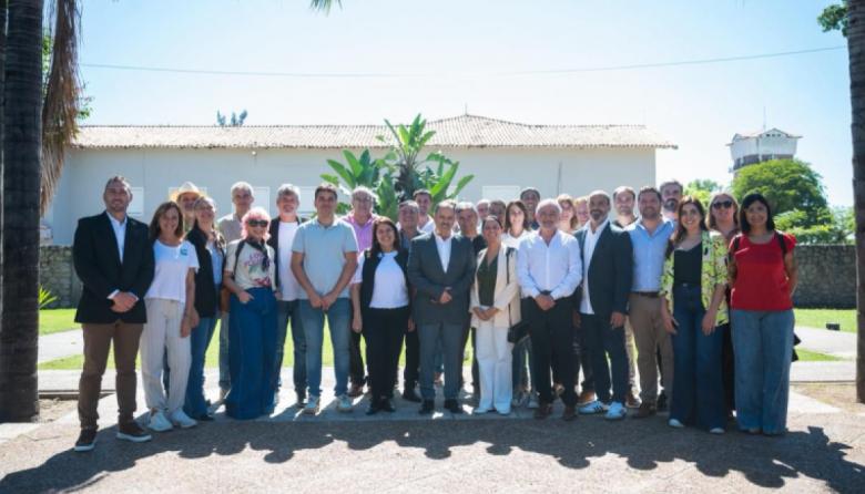 Intendentes santafesinos se alinean con Kicillof y Quintela para reordenar el PJ