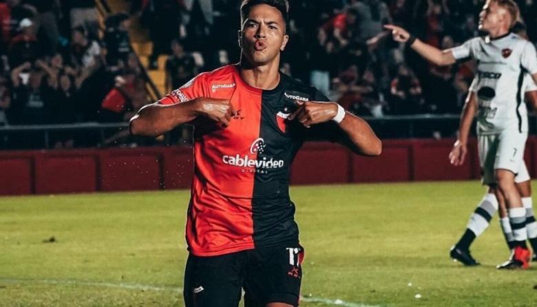 Ignacio Lago, jugador de Colon Santa Fe, presentó a su novio y rompe tabúes en el fútbol argentino