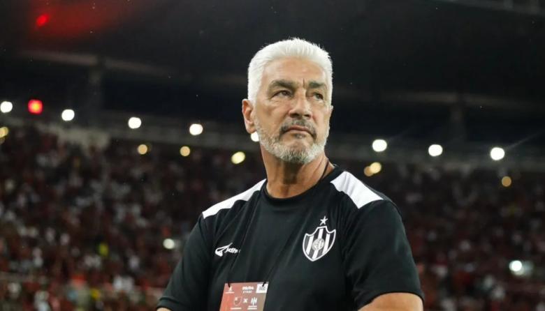 Omar De Felippe, el elegido de la CD para sacar a Gimnasia del pozo