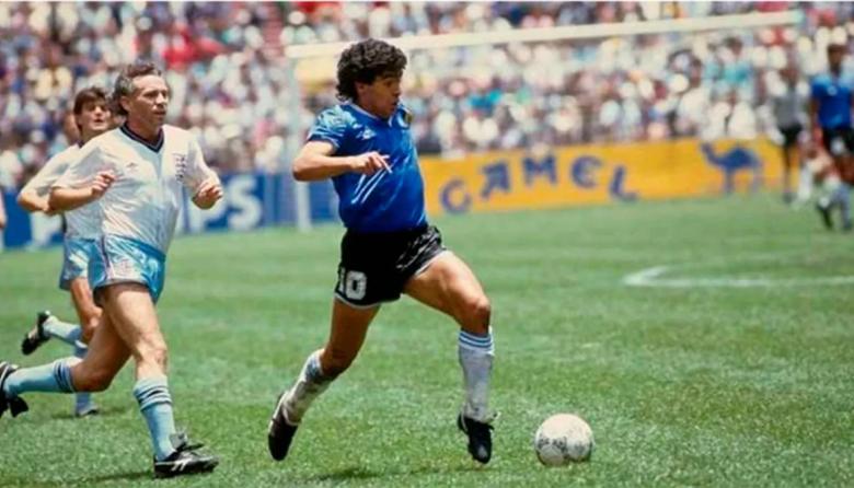 Alak y Víctor Hugo Morales homenajearon a Maradona a 40 años del “Gol del Siglo”