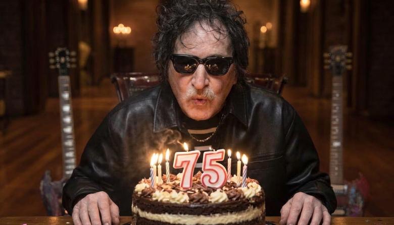 Charly García cumple 75 años: el genio que sigue tocando el cielo