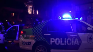 Llevaba una moto robada a tiro, la policía lo identificó y está detenido