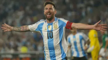 Argentina visita a Chile con Messi de regreso y el liderazgo en juego