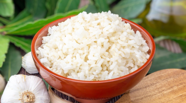 ¿Por qué el arroz blanco queda siempre pegajoso… salvo cuando le ponés este ingrediente secreto?