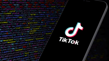 Cómo el algoritmo de TikTok impulsa el consumo de vapeo y cannabis en adolescentes
