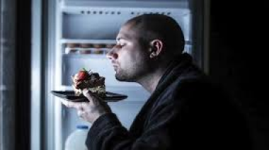 ¿Comer de noche engorda? Descubrí la verdad