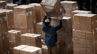 Arrancó la distribución de urnas para las elecciones del 7 de septiembre: La Plata recibirá 1.680