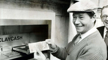 El origen de los cajeros automáticos y su historia curiosa