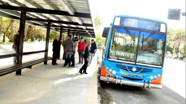 La Línea Universitaria suma una nueva parada y llega a la Facultad de Periodismo de la UNLP