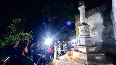 La Plata como nunca la viste: recorré sus ejes históricos en una visita guiada nocturna con historia, gastronomía y una vista única