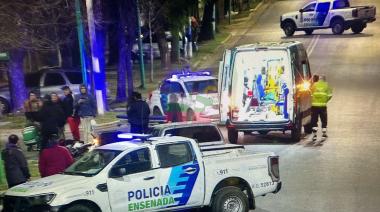 Accidente en Ensenada: una moto chocó a una camioneta