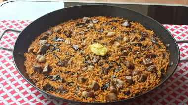 Cómo hacer fideuá con secreto ibérico y hongos fácil en casa