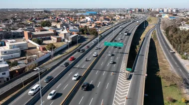 Construyen un cuarto carril en la Autopista La Plata-Buenos Aires para aliviar el tránsito en el tramo más cargado