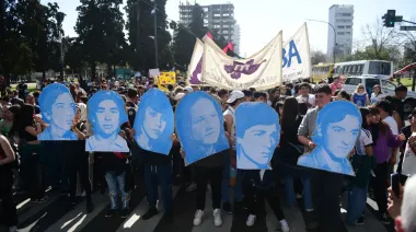 La Plata marcha por el 49° aniversario de La Noche de los Lápices