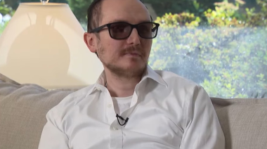 Cómo un implante de diente le devolvió la visión a Brent Chapman