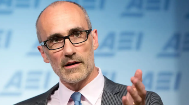Rutina matutina de Arthur C. Brooks para empezar el día feliz