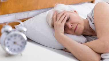Cómo la menopausia afecta el sueño y qué hacer para dormir mejor