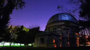 La Luna como protagonista: una noche única de observación astronómica en La Plata