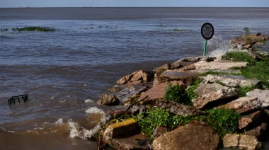 Encontraron ahogado el colombiano que se metió el martes al río en Berisso