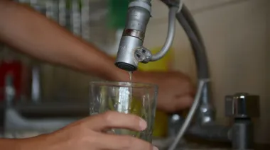 Berisso sin agua ni respuestas: ABSA y Cagliardi desoyen reclamos y la gente vive un caos | VIDEO