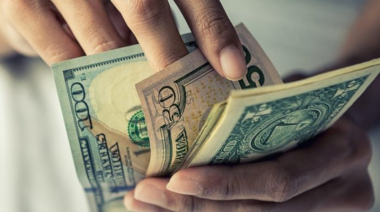 Fluí con el dinero: la guía de Ezequiel Starobinsky para cambiar tu relación con la plata