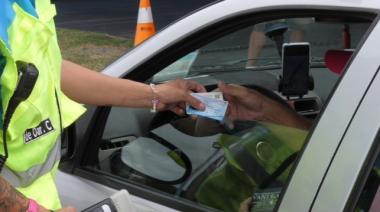 Conducir con una licencia trucha es un delito penal