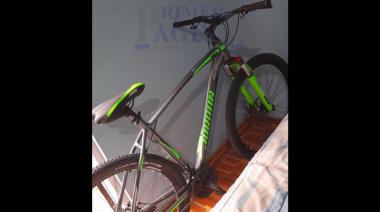 Ensenada: un delincuente se robó una bicicleta en Punta Lara | VIDEO