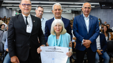 La UNLP distinguió a Mercedes Medina en la apertura del Congreso de Odontología