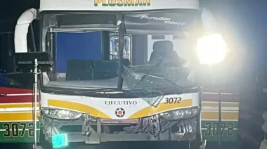 Choque en la Ruta 8: tres micros que llevaban hinchas de Estudiantes chocaron rumbo a Santiago