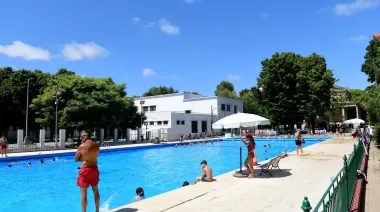 La UNLP abrió sus natatorios: cómo acceder a la pileta y cuánto cuesta