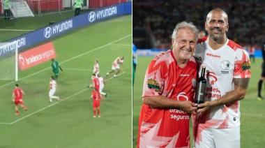 Verón encendió el Maracaná: marcó un golazo en un encuentro de gigantes