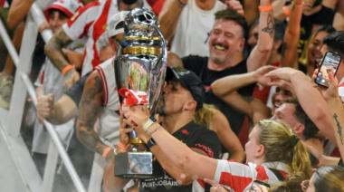 ESTUDIANTES CAMPEÓN | La Bruja rompió el protocolo: Verón, la Copa y un mensaje en medio del duelo con Tapia