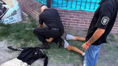 El "ladrón de las zapatillas": cayó un delincuente que robó una moto en La Plata y fue traicionado por su vestimenta