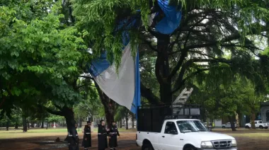 El temporal destrozó la bandera argentina en pleno centro de La Plata