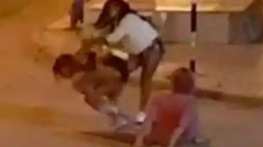 VIDEO | Travestis en el Ring en 1 y 68: arde la Zona Roja de La Plata mientras desfilan políticos y famosos