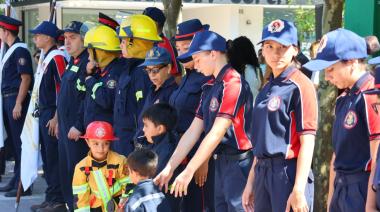 Bomberos Voluntarios de Ensenada celebraron 130 años de gloria con un emotivo desfile por la ciudad