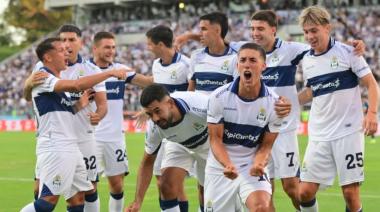 El Bosque fue una caldera: Gimnasia castigó los errores de Racing y arrancó el torneo con una sonrisa