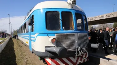 Tras obras clave, el Tren Universitario restableció su servicio en La Plata