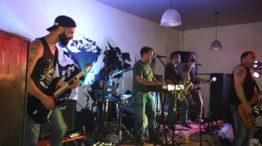 Banzai vuelve a Berisso con una noche ricotera y malvinera en la Casa de los Ex Combatientes