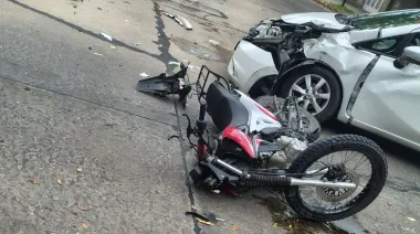 LA PLATA | Choque crítico en Barrio Norte: un joven motociclista pelea por su vida en el Hospital de Gonnet