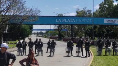 Tensión en la Autopista La Plata-Buenos Aires: organizaciones sociales marchan al Congreso contra la reforma laboral