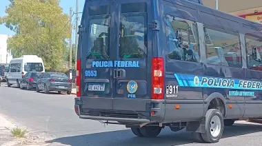 Villa Elvira | la policía y migraciones allanaron la feria de 96 y 117