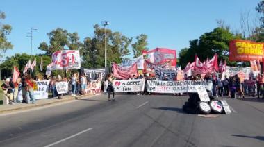 Caos en el acceso: organizaciones cortan la Autopista Buenos Aires - La Plata contra la reforma laboral