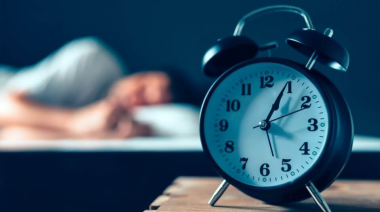 Dormir 45 minutos potencia el aprendizaje y alerta sobre el insomnio en estudiantes